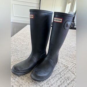 Black Hunter rain boots!